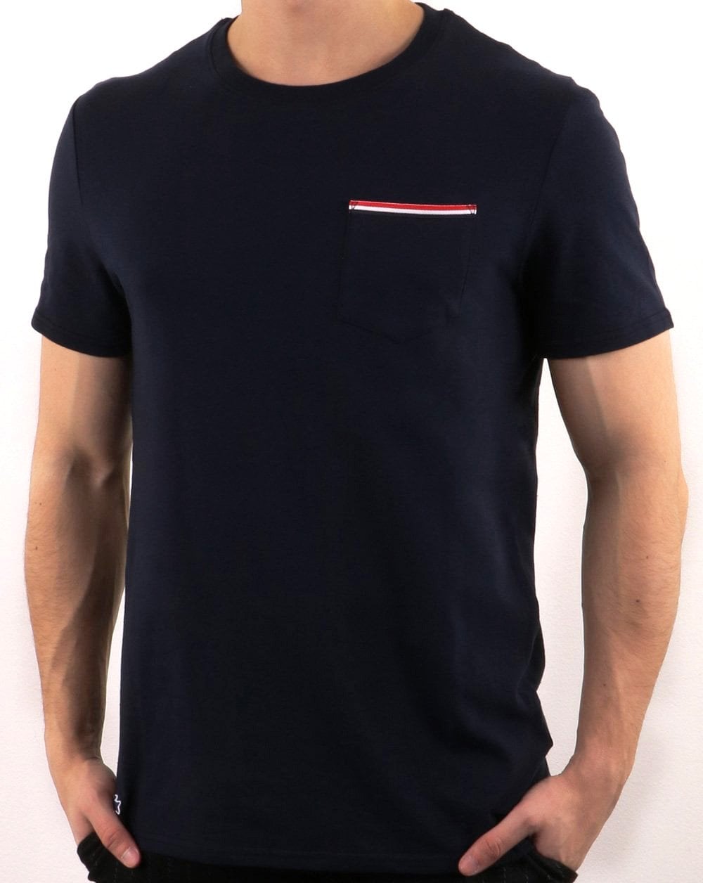 Lacoste – Gestreiftes T-Shirt mit Tasche in Marineblau