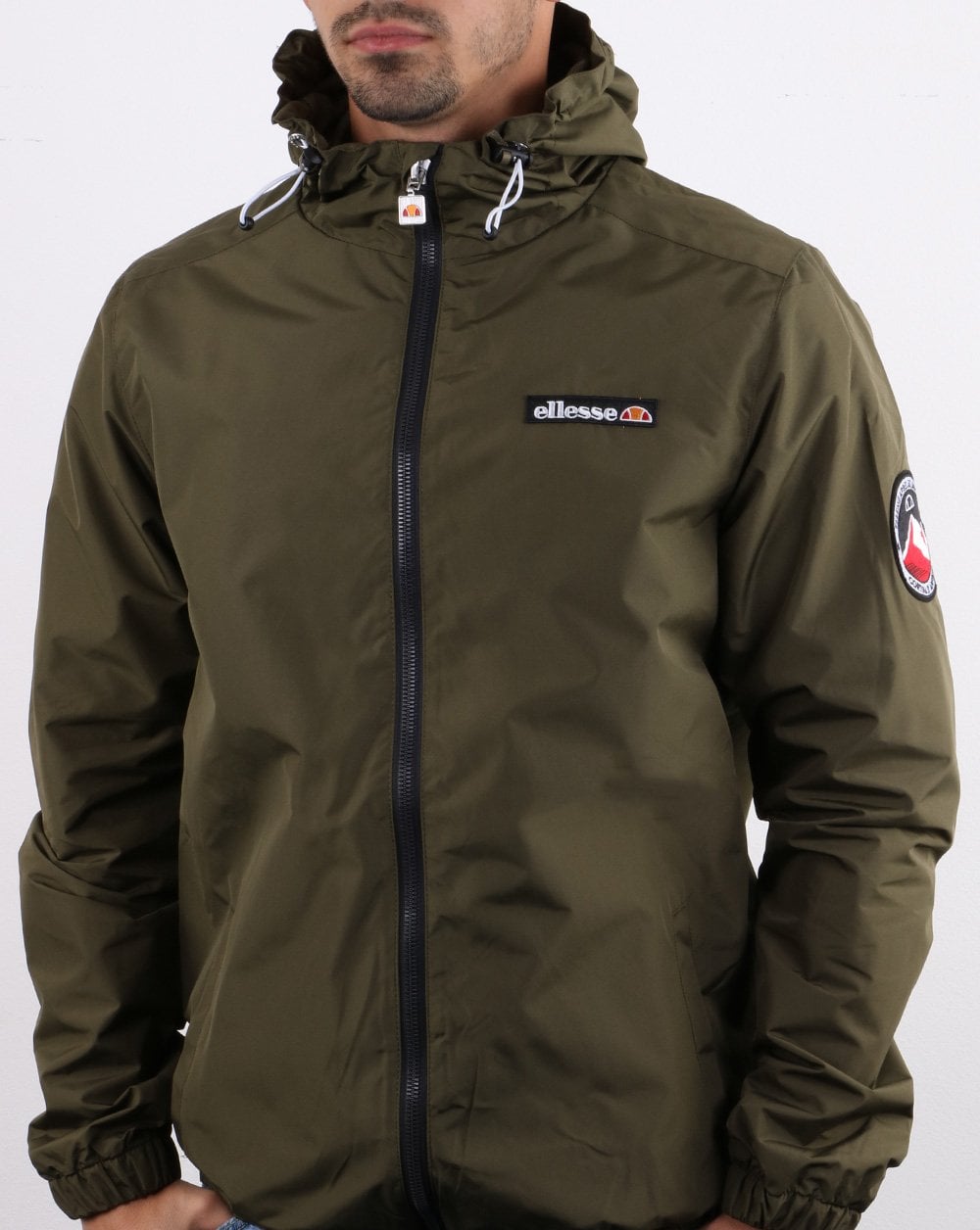 Ellesse – Beschichtete Terrassenjacke in Khaki