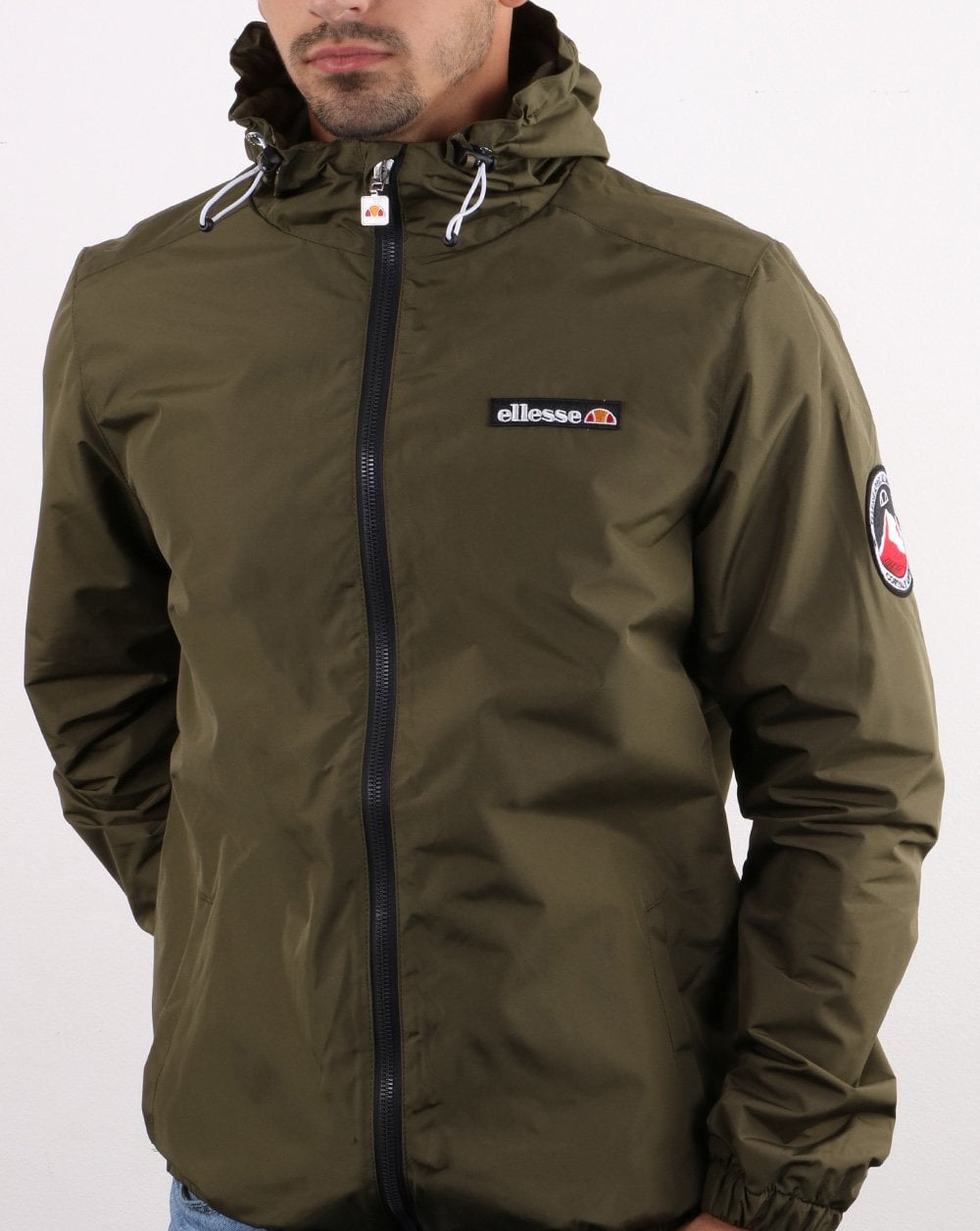 Ellesse – Beschichtete Terrassenjacke in Khaki