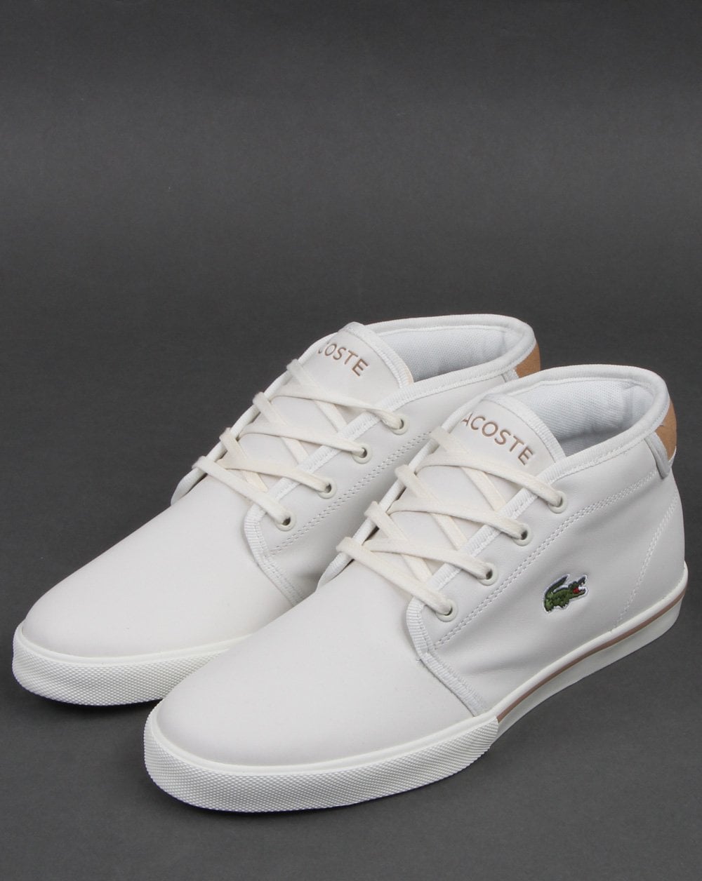 Lacoste – Ampthill – Ledersneaker in Off-White/Hellbraun