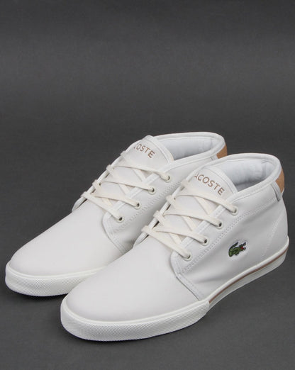 Lacoste – Ampthill – Ledersneaker in Off-White/Hellbraun