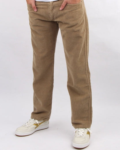 Lois Cordhose mit geradem Bein, dunkler Sand
