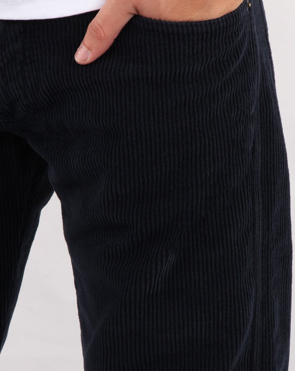 Lois Cordhose mit geradem Bein in Marineblau