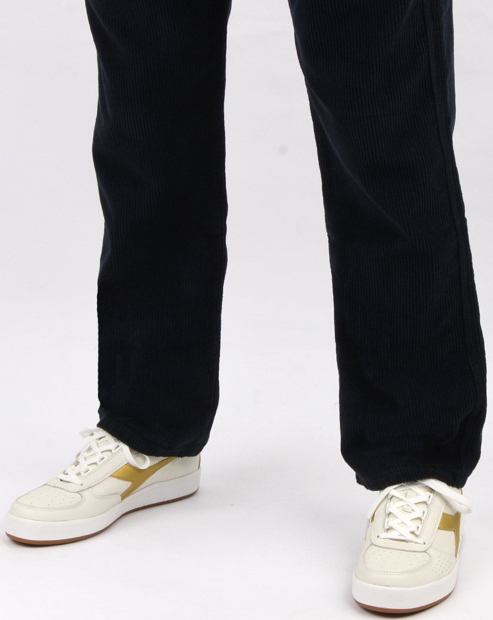 Lois Cordhose mit geradem Bein in Marineblau