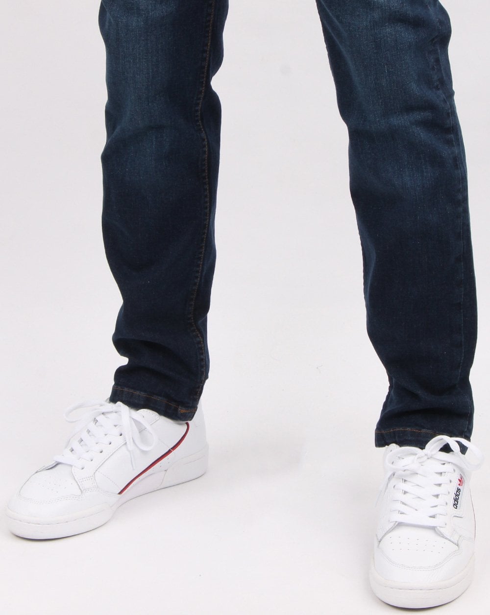 Weekend Offender – Tapered-Jeans in dunklem Vintage-Look