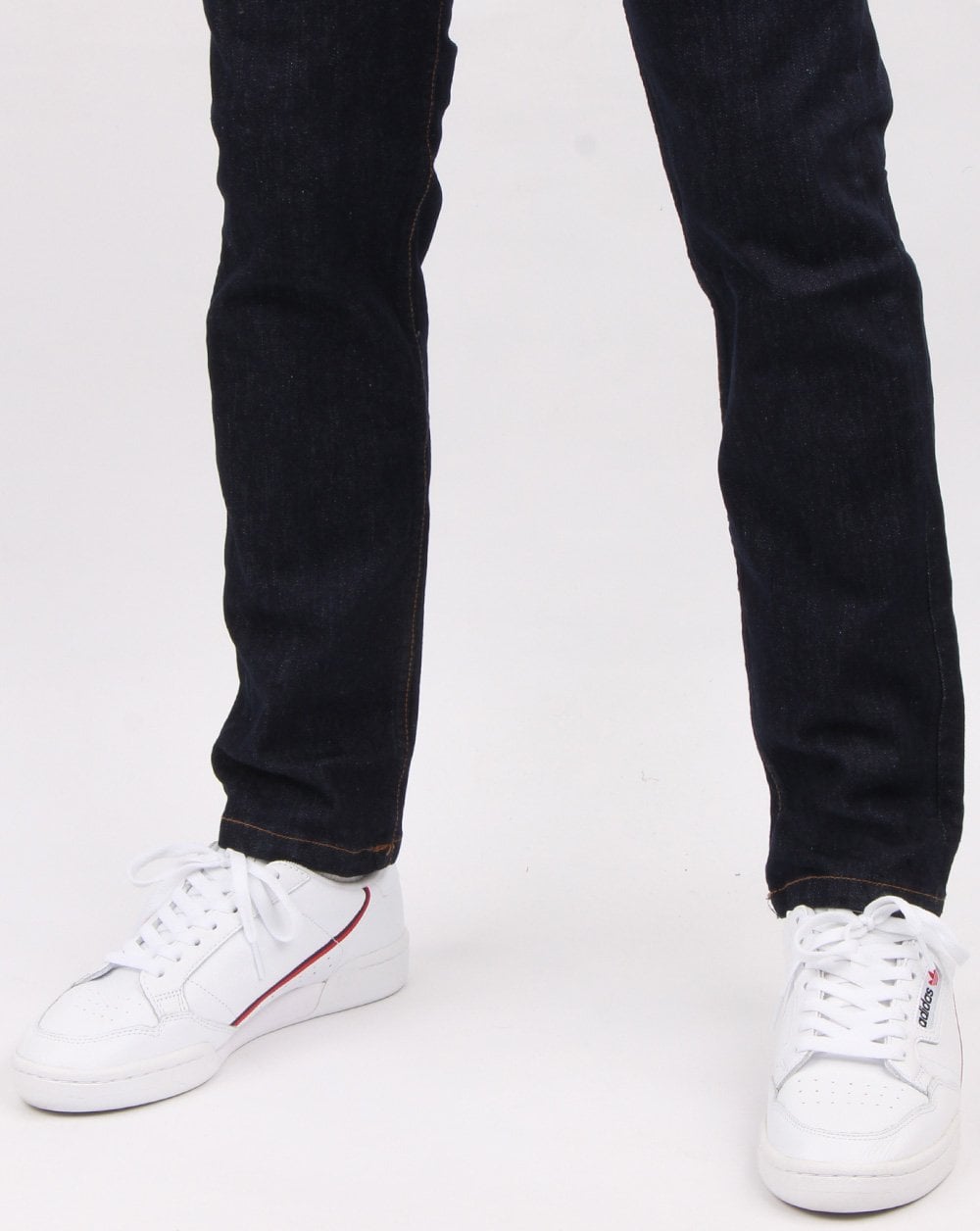 Weekend Offender – Karottenjeans in dunkler Spülung