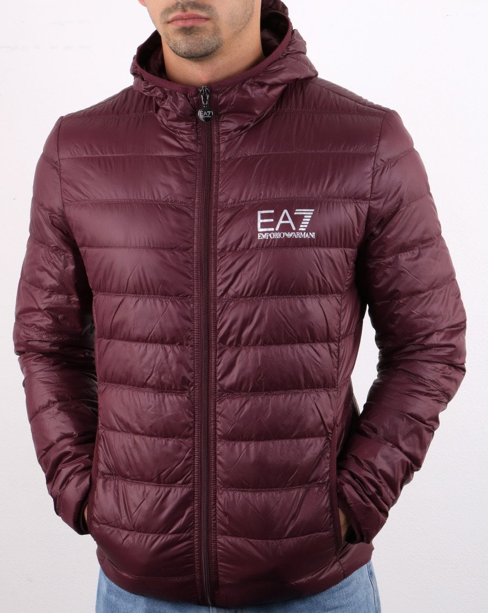 Emporio Armani EA7 Daunenjacke mit Kapuze Burgunderrot