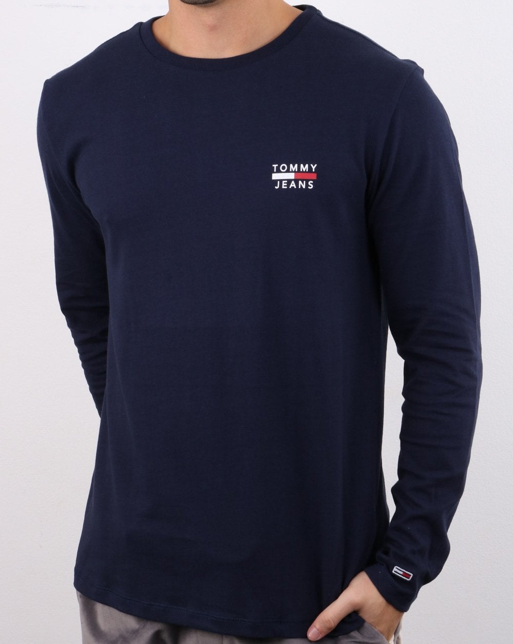 Tommy Hilfiger – Langärmliges Logo-T-Shirt in Marineblau