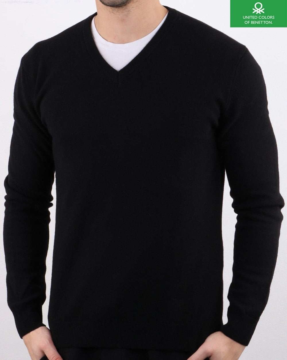 Benetton Pullover aus Merinowolle mit V-Ausschnitt in Schwarz