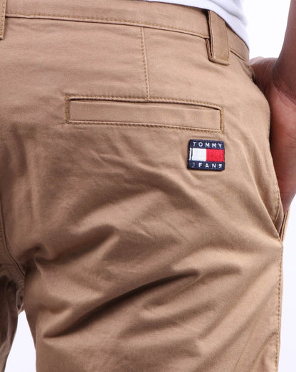 Tommy Jeans – Scanton Chino in Tigers Eye