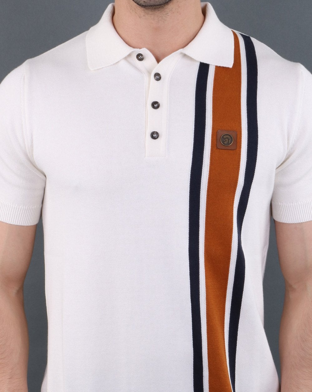 Trojan – Gestreiftes Poloshirt aus Strick in Ecru