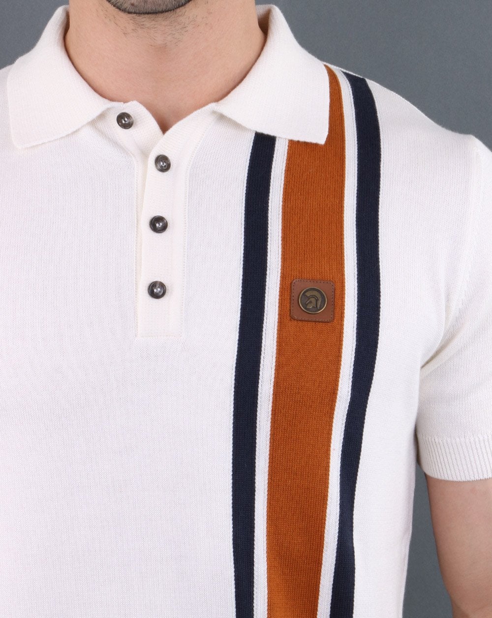 Trojan – Gestreiftes Poloshirt aus Strick in Ecru