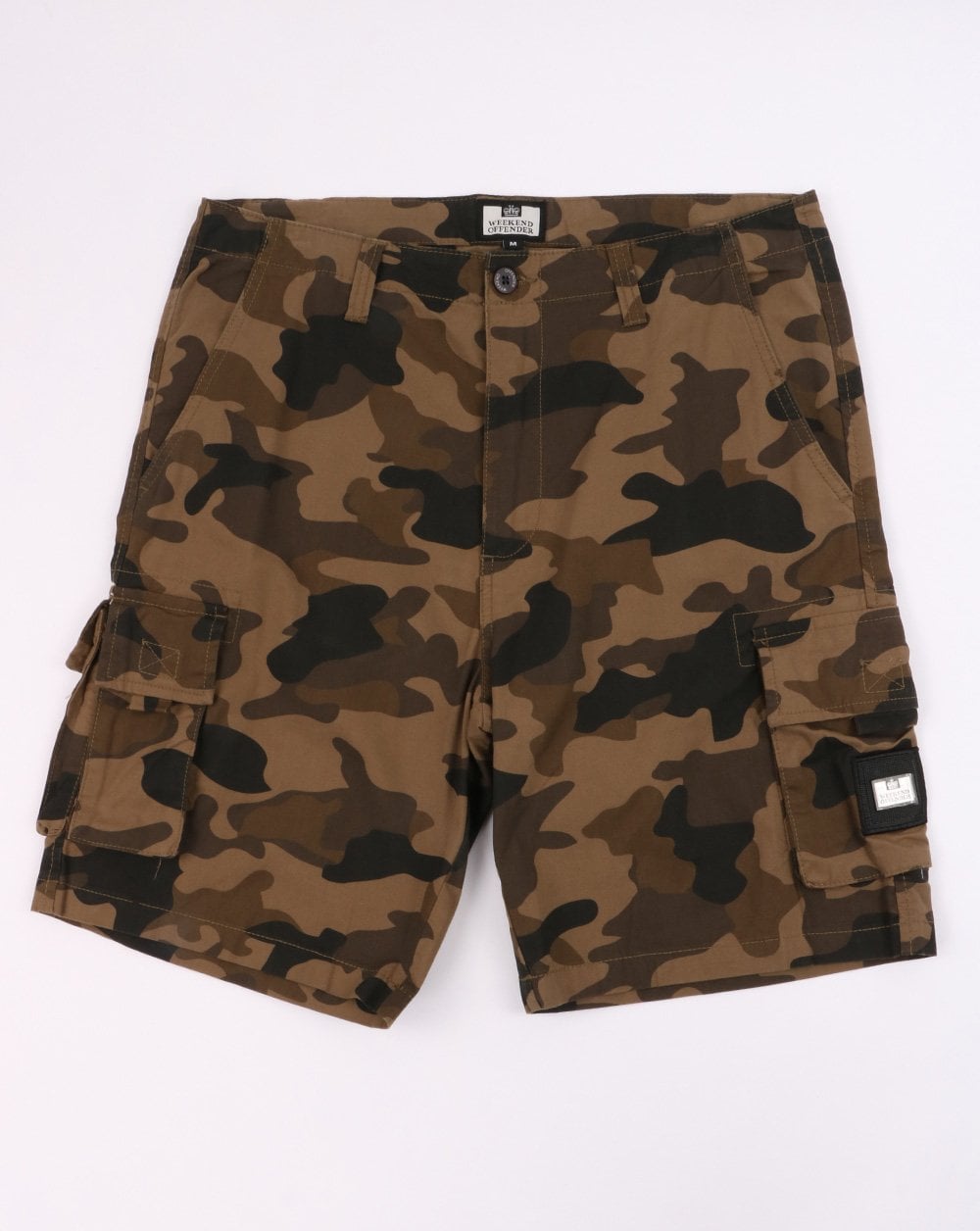Weekend Offender – Cargo-Shorts mit Camouflage-Muster in Khaki