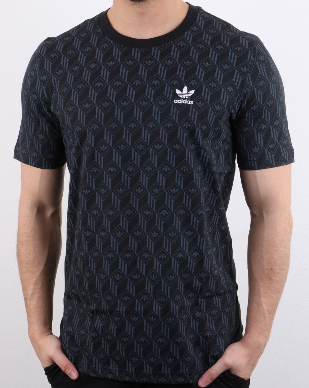 Adidas Originals – T-Shirt mit Monoprint in Schwarz