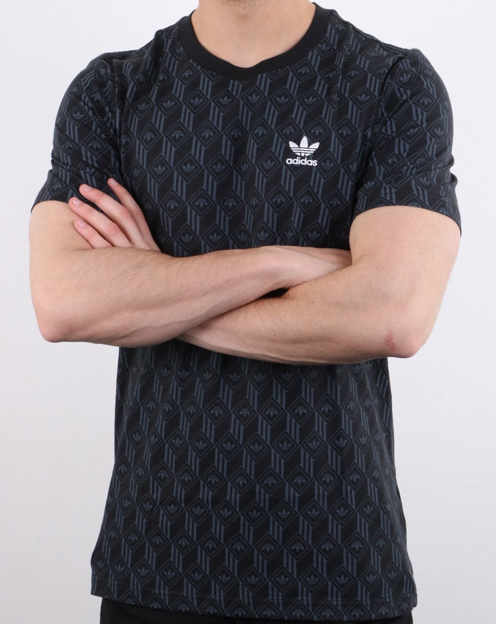 Adidas Originals – T-Shirt mit Monoprint in Schwarz