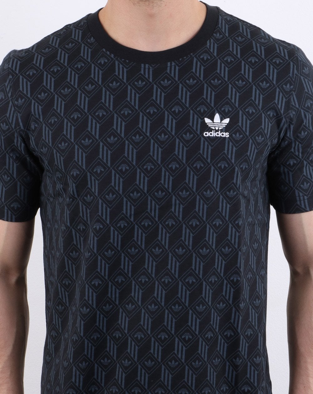 Adidas Originals – T-Shirt mit Monoprint in Schwarz