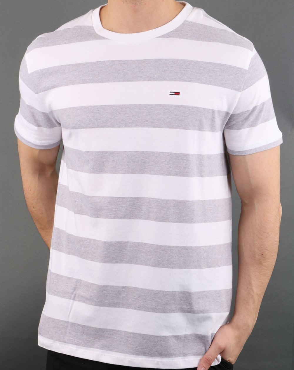 Tommy Hilfiger – T-Shirt mit kräftigen Streifen in Weiß
