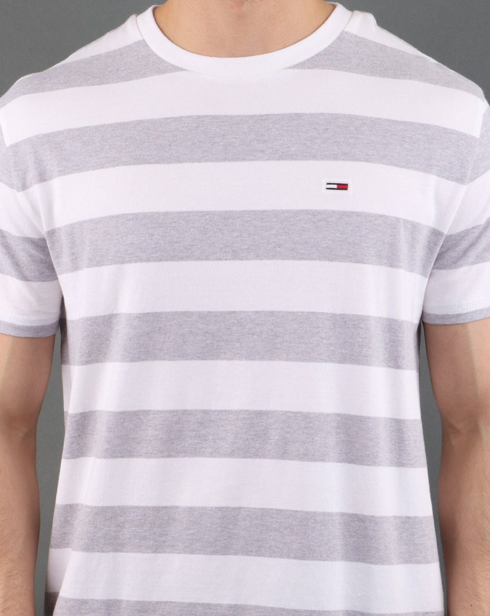 Tommy Hilfiger – T-Shirt mit kräftigen Streifen in Weiß
