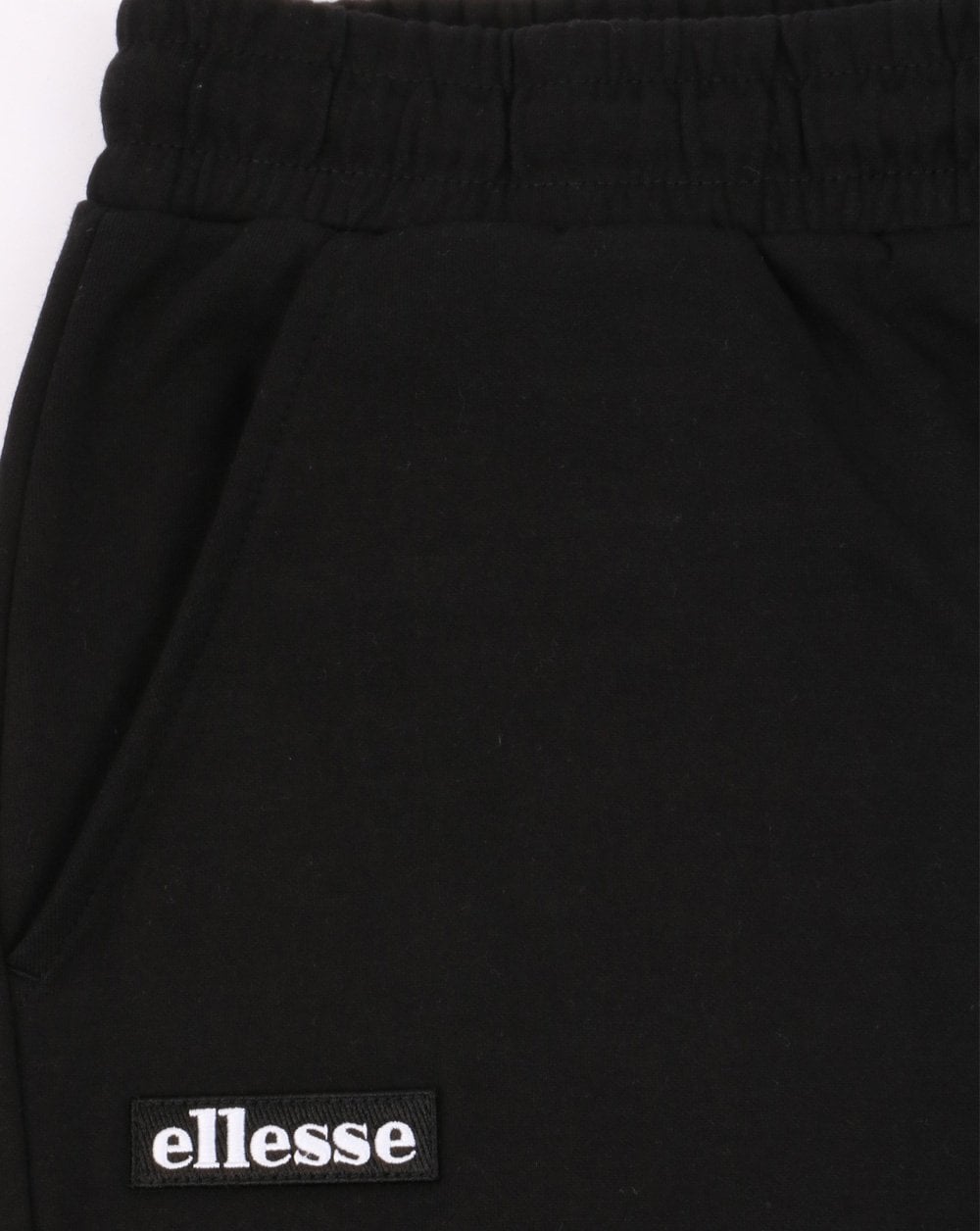 Ellesse – Freizeitshorts „Home“ in Schwarz