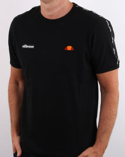 Ellesse – T-Shirt mit Taping in Schwarz