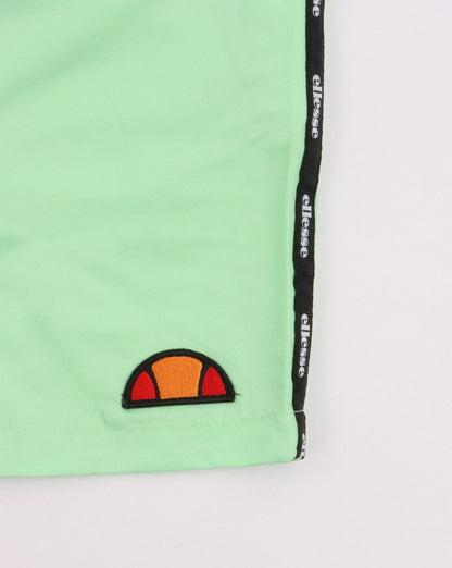 Ellesse – Badeshorts mit Taping in Grün