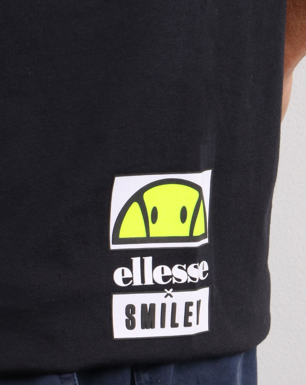 Ellesse – Smiley-T-Shirt in Schwarz