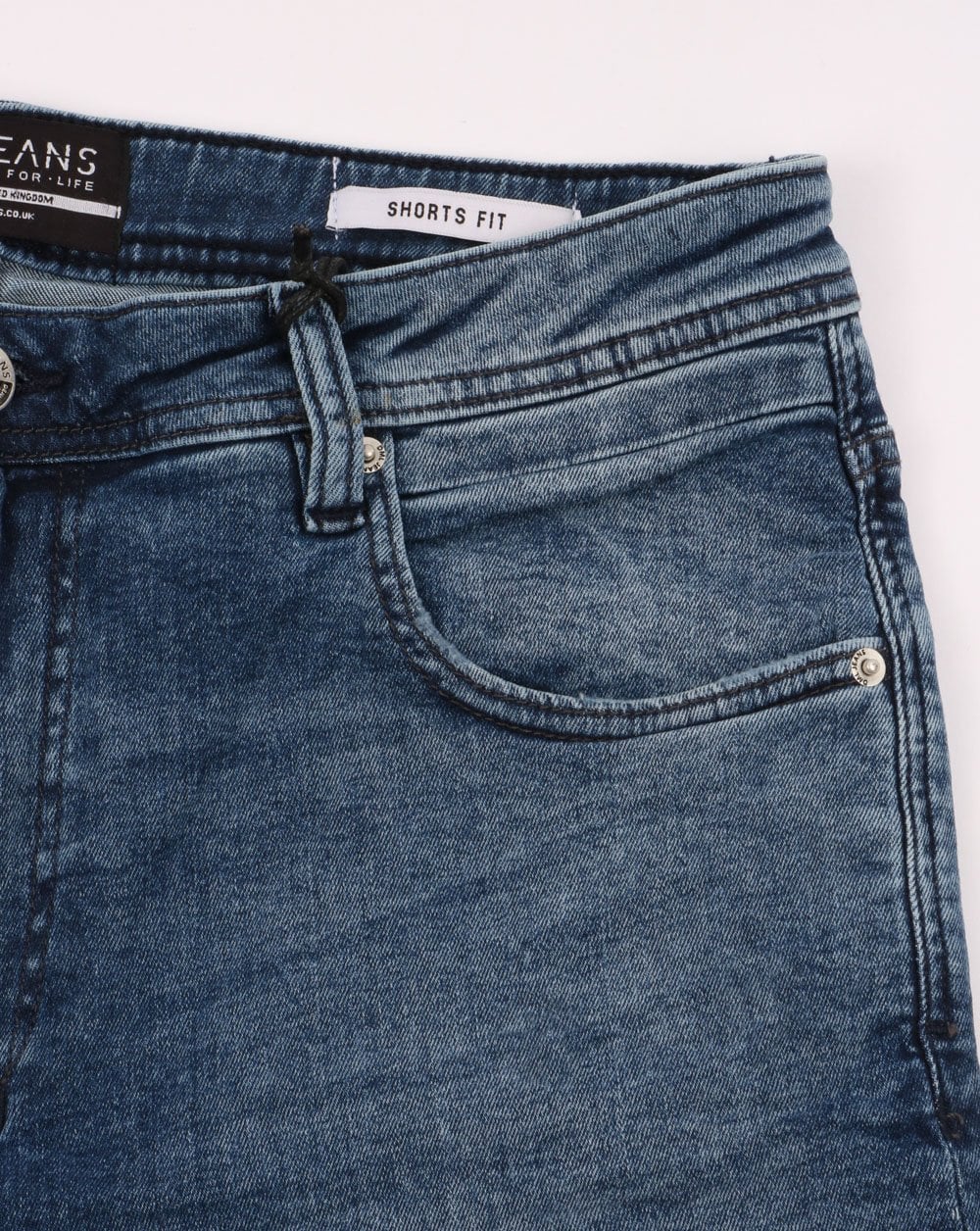 Jeansshorts in dunkler Waschung