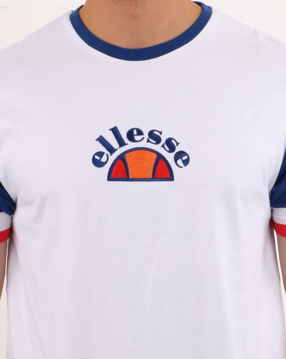 Ellesse – T-Shirt mit Kontrastärmeln in Weiß