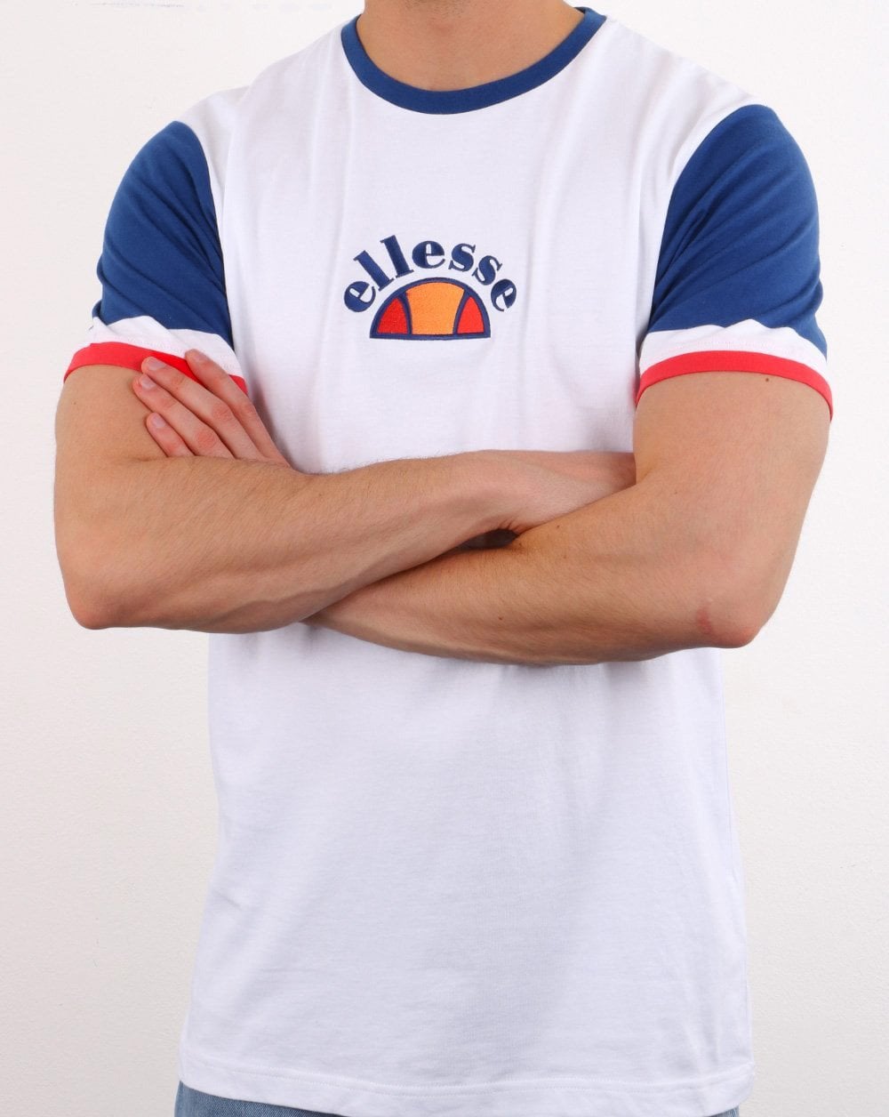 Ellesse – T-Shirt mit Kontrastärmeln in Weiß