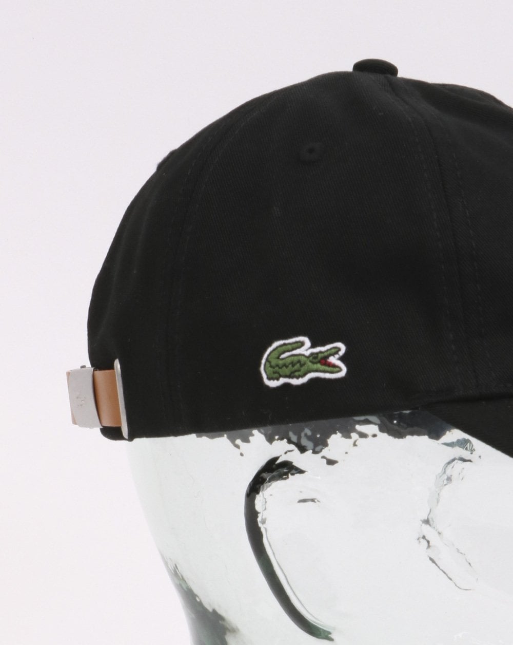Lacoste – Baumwollkappe mit Kontrastriemen in Schwarz