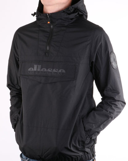 Ellesse – Ton in Ton gehaltene Jacke mit Viertelreißverschluss in Schwarz