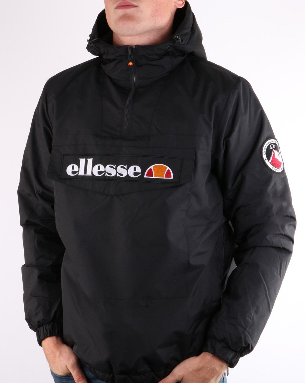 Ellesse – Gepolsterte Mont-Jacke in Schwarz
