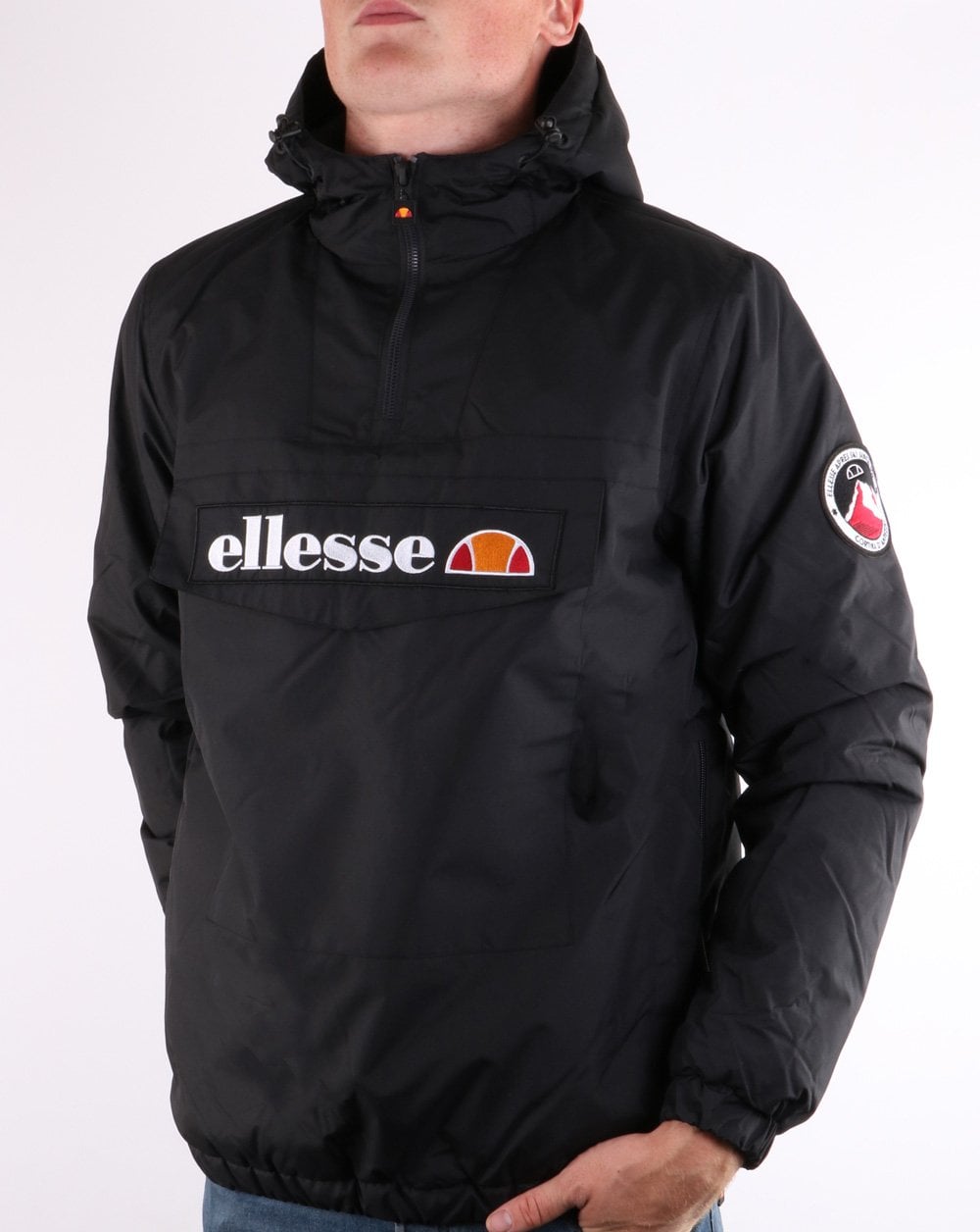 Ellesse – Gepolsterte Mont-Jacke in Schwarz