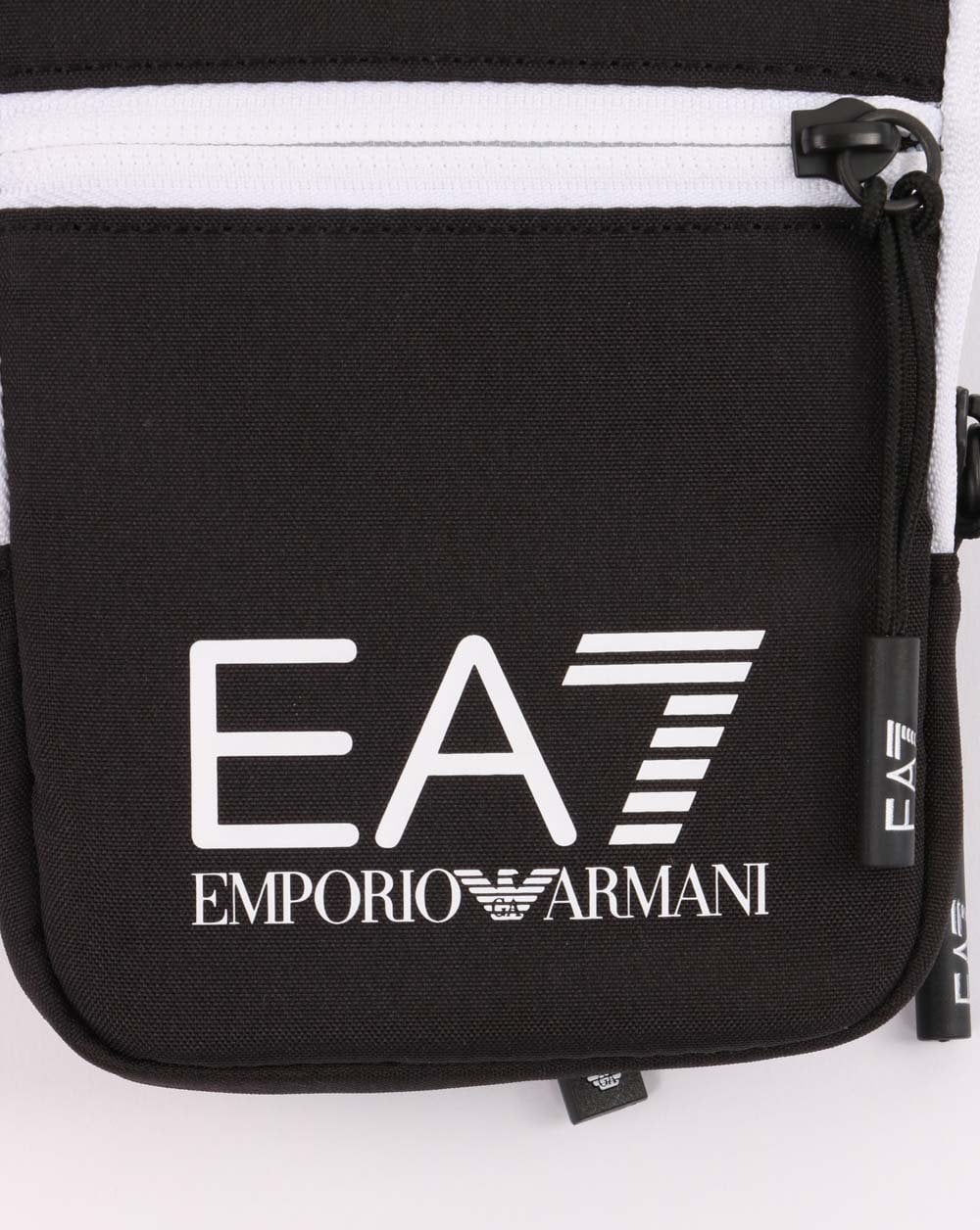Emporio Armani EA7 Beuteltasche Schwarz/Weiß