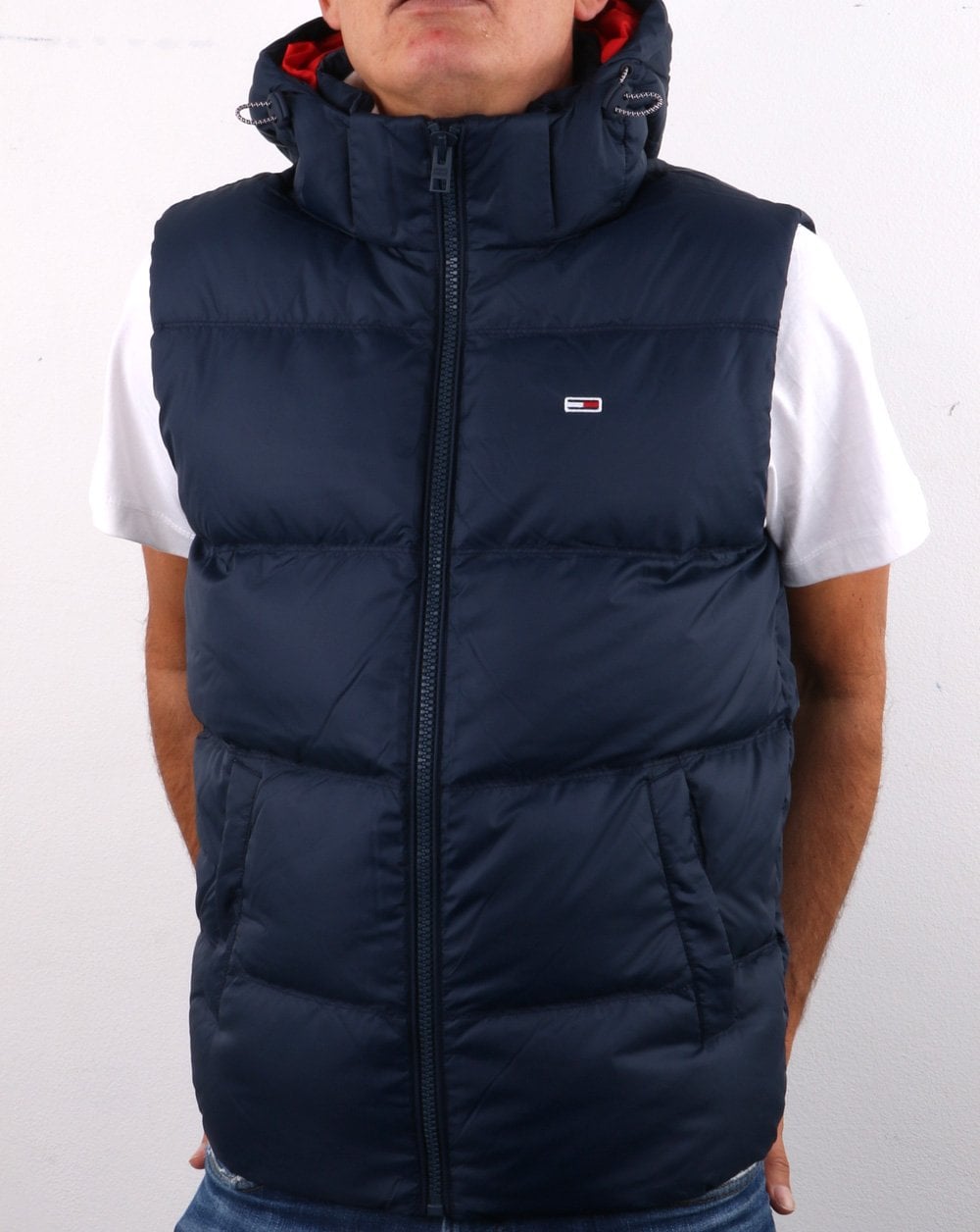 Tommy Hilfiger – Wattierte Daunenweste in Marineblau