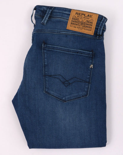 Replay – Anbass – Schmal geschnittene Jeans in Indigoblau