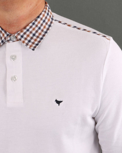 Weekend Offender – Poloshirt mit Karokragen in Weiß