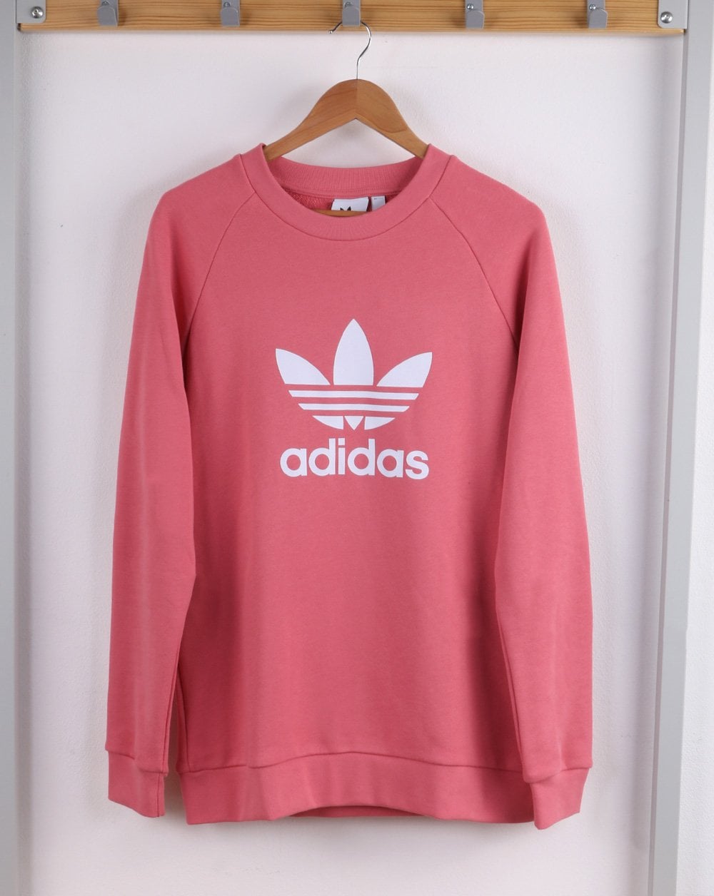 Adidas Originals – Sweatshirt mit Rundhalsausschnitt und Trefoil-Print in Rosa