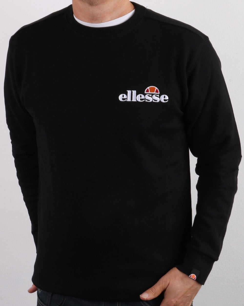 Ellesse – Sweatshirt mit Emb-Logo in Schwarz