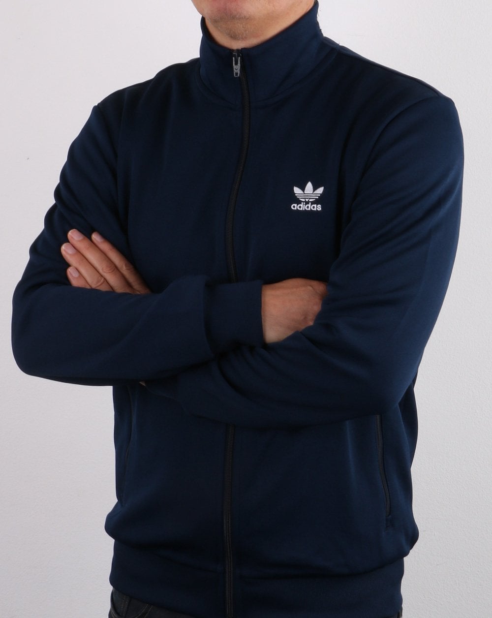 Adidas Originals – Essential Trainingsjacke in Marineblau