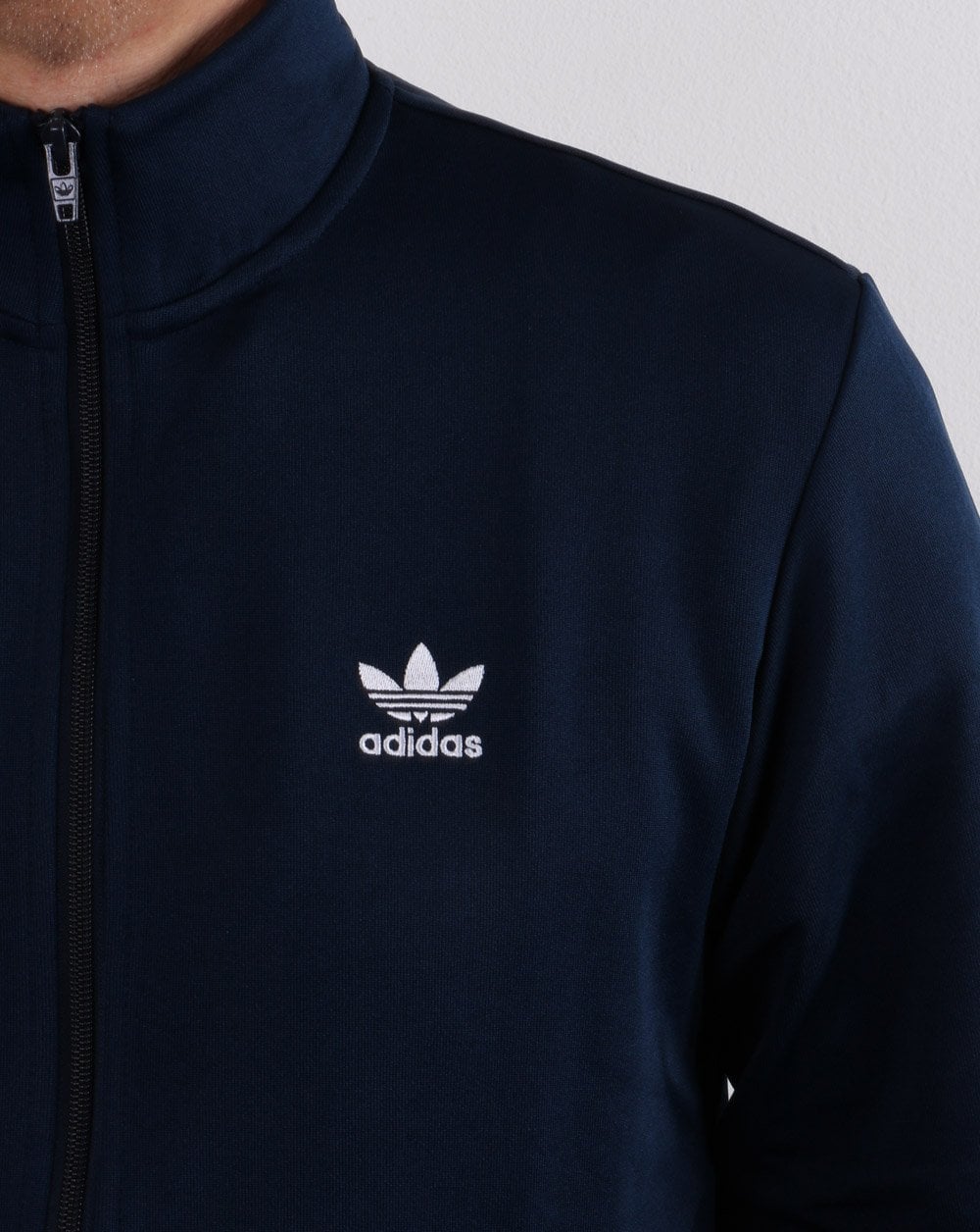 Adidas Originals – Essential Trainingsjacke in Marineblau