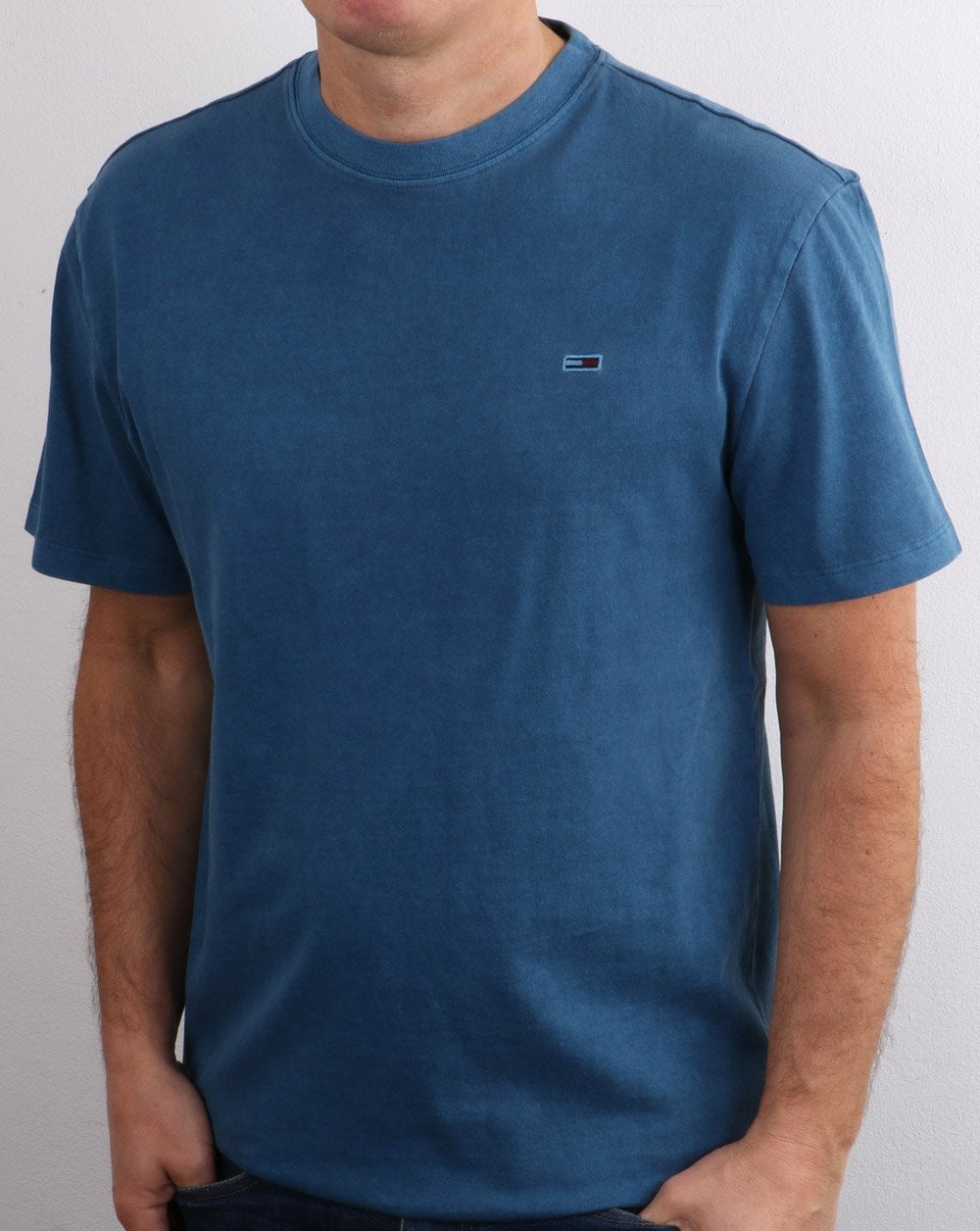 Tommy Jeans – T-Shirt in Sunfaded-Waschung, Blau