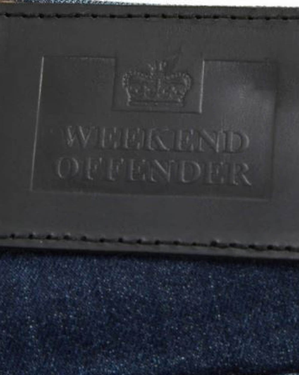Weekend Offender – Tapered Fit Jeans in dunklem Vintage-Look