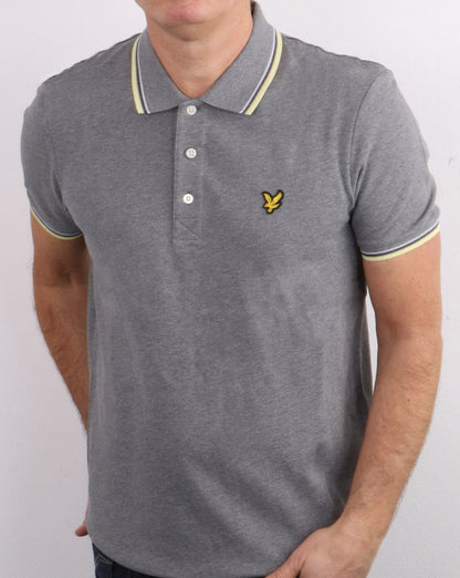 Lyle And Scott – Poloshirt mit Streifen in Mittelgrau meliert/Zitronengelb