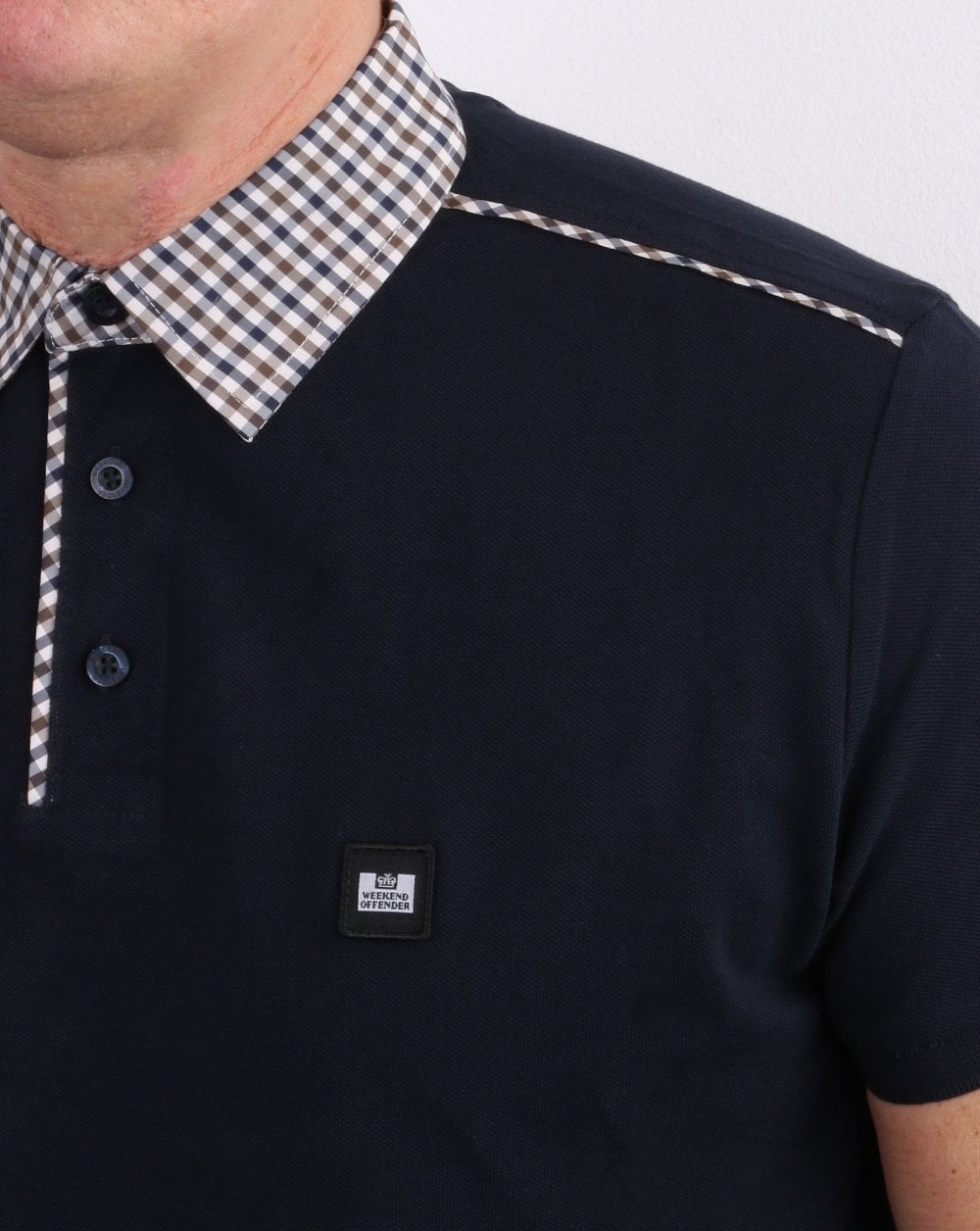 Weekend Offender – Poloshirt mit kariertem Kragen, Marineblau