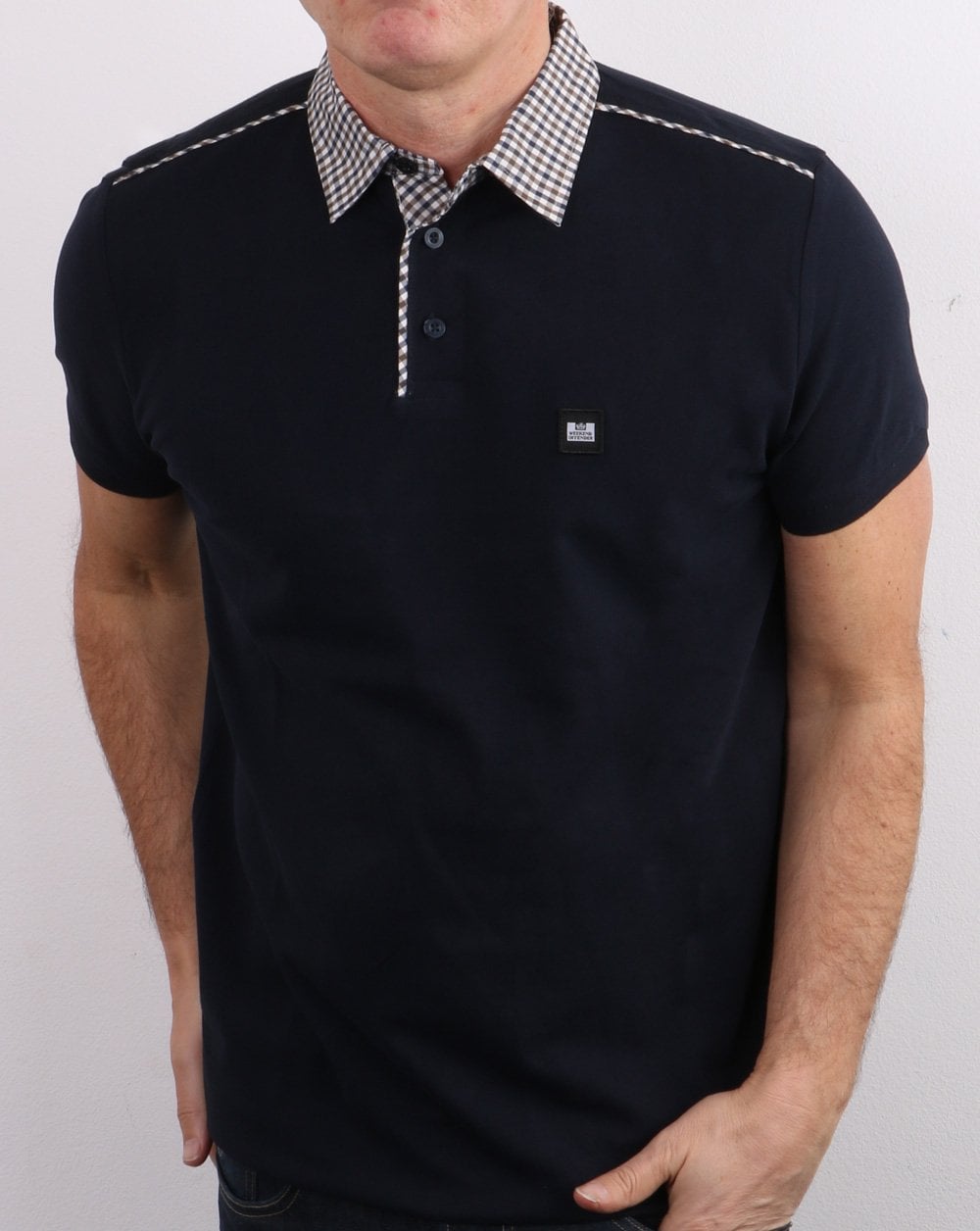 Weekend Offender – Poloshirt mit kariertem Kragen, Marineblau