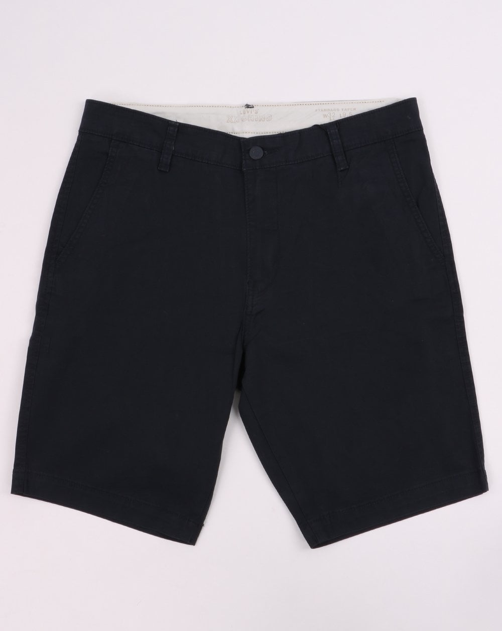Levis – Taper-Chinoshorts in baltischem Marineblau