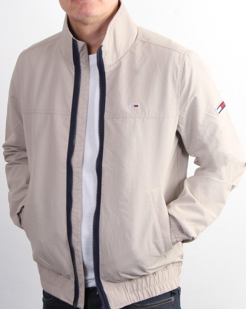 Tommy Jeans – Essential Bomberjacke in Stein