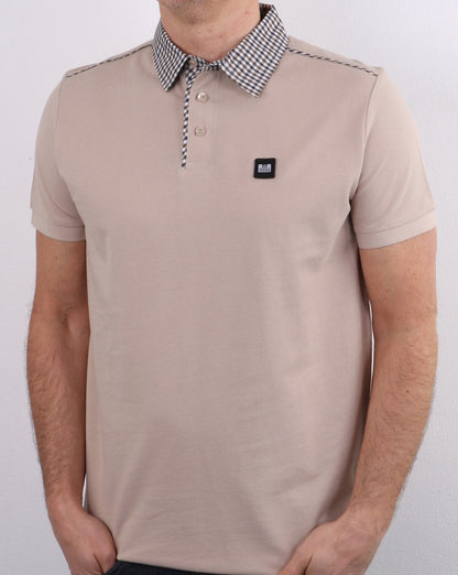 Weekend Offender – Poloshirt mit Karo-Kragen in Sand