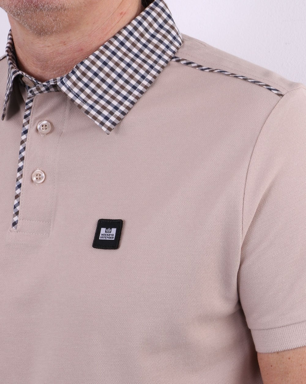 Weekend Offender – Poloshirt mit Karo-Kragen in Sand